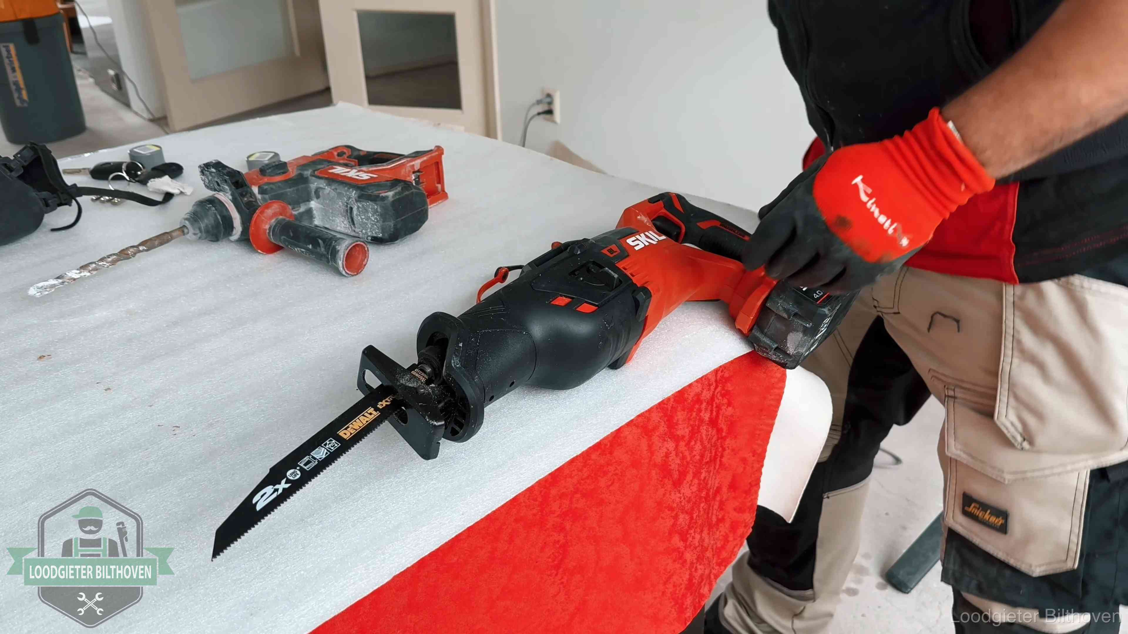 Professioneel gereedschap klaargelegd voor een klus in Bilthoven