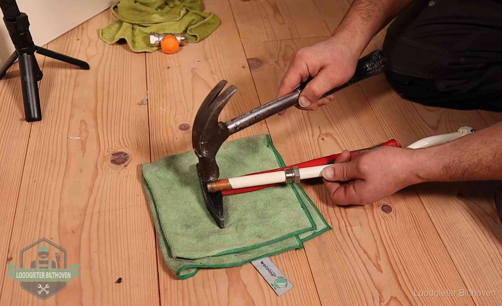 Geimproviseerd gereedschap bij een klus in Bilthoven, een teken om op te letten wie je binnenhaalt