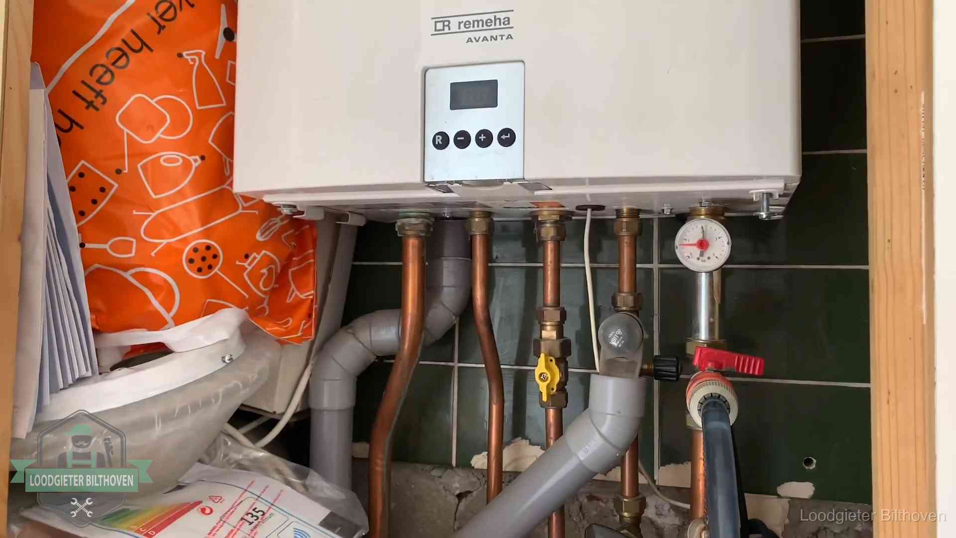 Remeha cv-ketel onderhoud in Bilthoven Oudere Remeha cv-ketel in een ketelkast in een woning in Bilthoven
